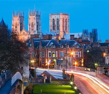 Heart Of The Flat With Free Parking Apartmán York