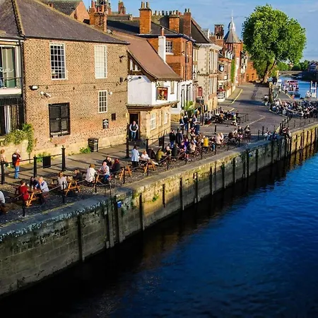 Heart Of The Flat With Free Parking York